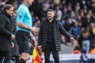 Swansea City teknik direktörü Alan Sheehan, 29 Mart 2025 'te Leeds United ile Swansea City arasındaki Sky Bet Şampiyonası maçında tepki gösterdi.
