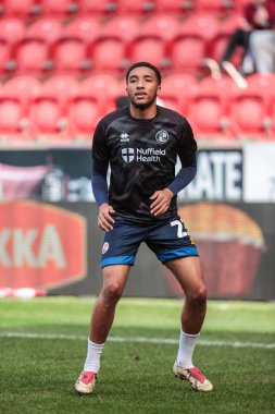 Crawley Town 'dan Bradley İbrahim maç öncesi ısınma oturumunda Sky Bet 1 maçında Rotherham United, Crawley Town' a karşı New York Stadyumu, Rotherham, Birleşik Krallık, 29 Mart 2025