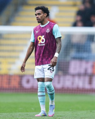 Burnley takımından Lucas Pires, Burnley 'e karşı Bristol City' de 29 Mart 2025 'te oynanan Gökyüzü İddia Şampiyonası maçında