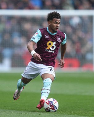 Burnley 'den Marcus Edwards 29 Mart 2025' te Burnley, Burnley, Burnley 'e karşı Bristol City' de oynanan Gökyüzü İddia Şampiyonası maçında öne doğru süzülüyor.