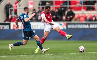 Rotherham United takımından Jonson Clarke-Harris, 29 Mart 2025 'te New York Stadyumu' nda oynanan Sky Bet 1 maçında gol atma şansı yakaladı.