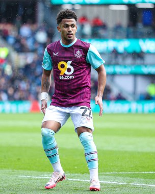 Burnley takımından Marcus Edwards, Burnley ile Bristol City arasında 29 Mart 2025 'te oynanan Turf Moor, Burnley' de oynanan Gökyüzü İddia Şampiyonası maçında.