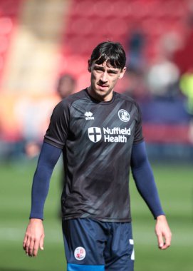 Crawley Town 'dan Josh Flint maç öncesi ısınma maçı sırasında New York Stadyumu, Rotherham, Birleşik Krallık' ta Rotherham United ve Crawley Town maçını izledi.