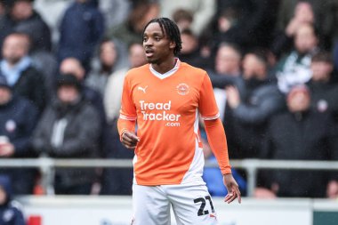 Blackpool takımından Niall Ennis, 21 Mart 2025 'te Bloomfield Road, Blackpool' da oynanan Blackpool-Bolton maçında