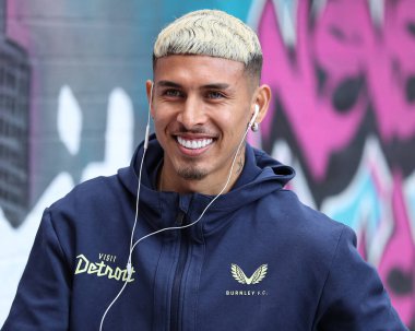 Burnley 'den Jeremy Sarmiento, 29 Mart 2025' te Burnley ile Bristol City arasındaki Gökyüzü İddia Şampiyonası karşılaşması öncesinde stadyuma geldi.