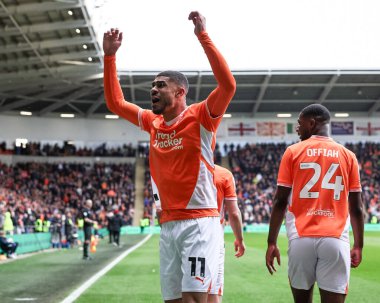 Blackpool 'dan Ashley Fletcher, 21 Mart 2025' te Bloomfield Road, Blackpool 'da oynanan Blackpool-1 karşılaşmasında golünü 1-0 atmasını kutluyor.