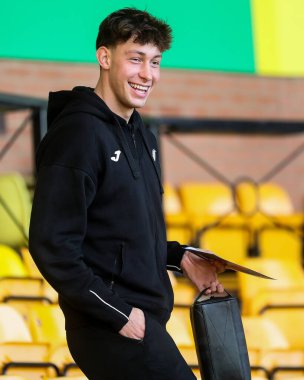 Norwich City 'den Oscar Schwartau, 29 Mart 2025' te Norwich City, Norwich Road, Norwich, İngiltere 'deki Norwich City-West Bromwich Albion maçından önce Carrow Road' a vardı.