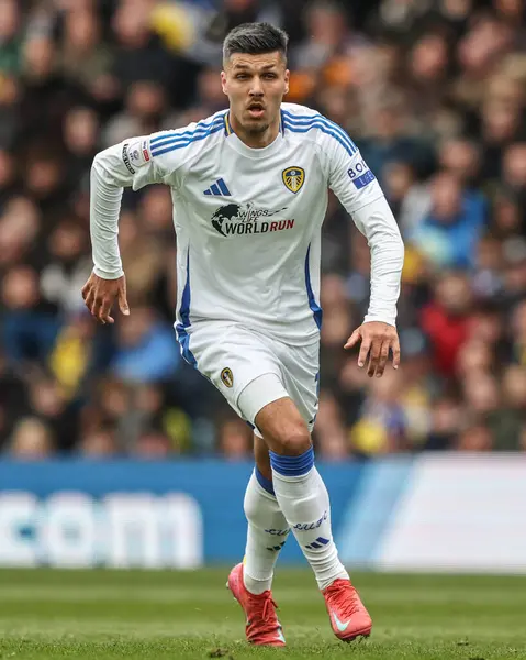 Leeds United takımından Jol Piroe, Leeds Road, Leeds, Birleşik Krallık 'ta Leeds United ile Swansea City maçında 29 Mart 2025' te karşılaştı.