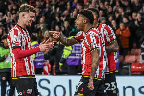 Sheffield United takımından Rhian Brewster, 28 Mart 2025 'te Bramall Lane, Sheffield, İngiltere' de oynanan Sky Bet Şampiyonası maçında 3-0 'lık galibiyet golünü kutluyor.