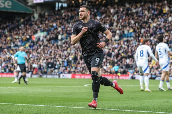 Swansea City 'den bir Vipotnik, 29 Mart 2025' te Leeds United ile Swansea City arasındaki Sky Bet Şampiyonası maçında 2-2 'lik galibiyetini kutluyor.