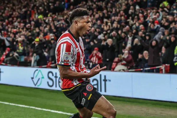 Sheffield United takımından Rhian Brewster, 28 Mart 2025 'te Bramall Lane, Sheffield, İngiltere' de oynanan Sky Bet Şampiyonası maçında 3-0 'lık galibiyet golünü kutluyor.