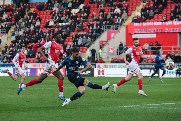 Crawley Town 'dan Gavan Holohan, 29 Mart 2025' te New York Stadyumu 'nda oynanan Sky Bet 1 karşılaşmasında 0-3 berabere kaldı.