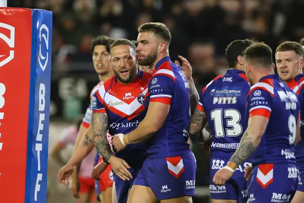 Wakefield Trinity 'den Mike McMeeken, 28 Mart 2025' te Leigh Spor Köyü, Leigh, İngiltere 'de oynanan Betfred Süper Lig 6. tur karşılaşmasında 0-10' luk galibiyetini kutluyor.