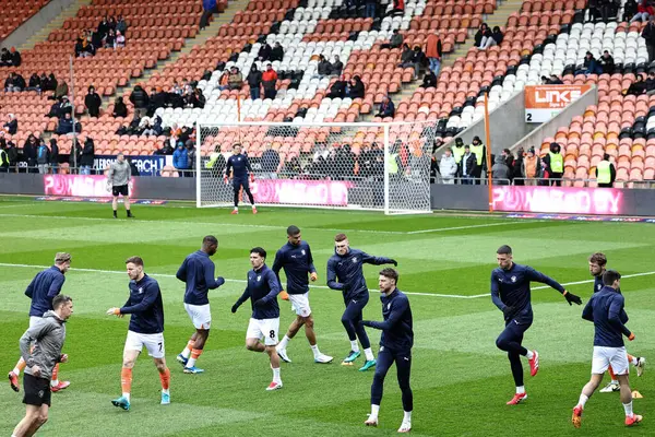Blackpool 'dan James Husband maç öncesi ısınma oturumunda 21 Mart 2025' te Bloomfield Road, Blackpool 'da Blackpool ve Bolton Wanderers maçında