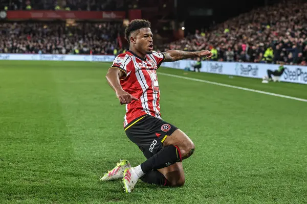 Sheffield United takımından Rhian Brewster, 28 Mart 2025 'te Bramall Lane, Sheffield, İngiltere' de oynanan Sky Bet Şampiyonası maçında 3-0 'lık galibiyet golünü kutluyor.