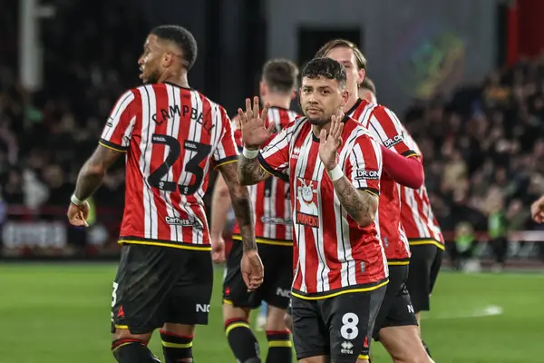 Sheffield United takımından Gustavo Hamer, 28 Mart 2025 'te Sheffield Lane, Sheffield, İngiltere' de oynanan Sky Bet Şampiyonası maçında 1-0 'lık galibiyetini kutluyor.