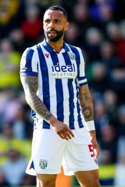 West Bromwich Albion takımından Kyle Bartley, 29 Mart 2025 'te Norwich City, Norwich Road, Norwich, İngiltere' de West Bromwich Albion 'a karşı oynadığı Sky Bet Şampiyonası maçına bakıyor.