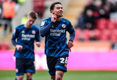 Crawley Town 'dan Kamari Doyle, 29 Mart 2025' te New York Stadyumu, Rotherham, İngiltere 'deki Rotherham United - Crawley Town maçında 0-2' lik galibiyetini kutluyor.