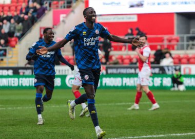 Crawley Town 'dan Panutche Camar, 29 Mart 2025' te New York, Rotherham, İngiltere 'deki Crawley Town' da oynanan Sky Bet 1 karşılaşmasında 0-4 'lük galibiyetini kutluyor.