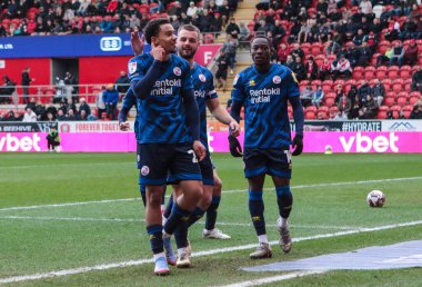 Crawley Town 'dan Kamari Doyle, 29 Mart 2025' te New York Stadyumu, Rotherham, İngiltere 'deki Rotherham United - Crawley Town maçında 0-2' lik galibiyetini kutluyor.