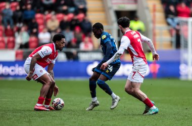 Crawley Town 'dan Rushian Hepburn-Murphy, Rotherham United takımının 29 Mart 2025' te New York Stadyumu 'nda oynanan 1.