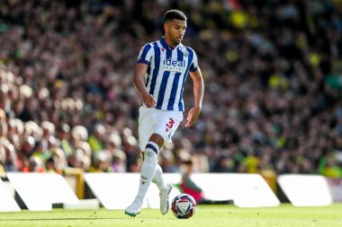 West Bromwich Albion takımından Mason Holgate, 29 Mart 2025 'te İngiltere' nin Norwich City-West Bromwich Albion maçında topla koşuyor.