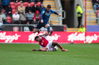 Crawley Town 'dan Liam Fraser, Rotherham United takımının 29 Mart 2025' te New York Stadyumu, Rotherham, Birleşik Krallık 'ta oynanan 1.