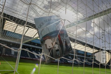 Que sera, sera Wembley sanat eseri, bugün, Birleşik Krallık 'ın Deepdale kentinde düzenlenen, Preston North End - Aston Villa maçında, Emirates FA Kupası çeyrek final maçında ön kapak günü programında yer aldı.