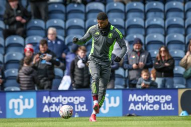 Aston Villa 'dan Marcus Rashford, 30 Mart 2025 tarihinde Birleşik Krallık' ın Deepdale kentinde oynanan Emirates FA Cup çeyrek final maçında ısınma turunda Preston North End, Aston Villa 'ya karşı