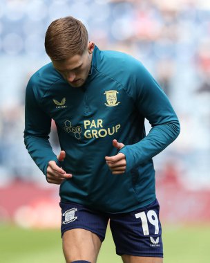 Preston North End 'den Lewis Gibson, 30 Mart 2025' te Birleşik Krallık 'ın Deepdale kentinde düzenlenen Preston North End - Aston Villa çeyrek finalinde ısınmaya başladı.