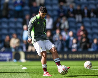 Aston Villa 'dan Marco Asensio, 30 Mart 2025 tarihinde Birleşik Krallık' ın Deepdale kentinde oynanan Emirates FA Cup çeyrek final maçında ısınma turunda Preston North End - Aston Villa maçında