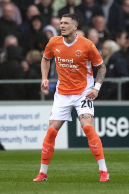 Blackpool takımından Oliver Casey 21 Mart 2025 'te Bloomfield Road, Blackpool' da Blackpool - Bolton Wanderers maçında