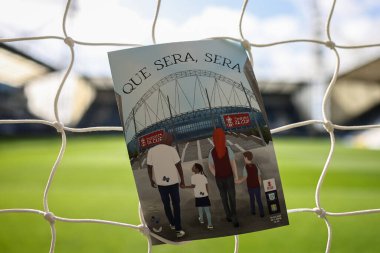Que sera, sera Wembley sanat eseri, bugün, Birleşik Krallık 'ın Deepdale kentinde düzenlenen, Preston North End - Aston Villa maçında, Emirates FA Kupası çeyrek final maçında ön kapak günü programında yer aldı.