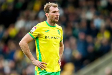 Norwich City 'den Jack Stacey, 29 Mart 2025' te Norwich City, Carrow Road, Norwich 'te Batı Bromwich Albion' a karşı oynanan Sky Bet Şampiyonası maçına bakıyor.