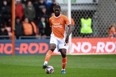 Blackpool 'dan Odel Offiah, 21 Mart 2025' te Bloomfield Road, Blackpool 'da oynanan Blackpool-Bolton Wanderers maçında topu aldı.
