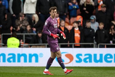 Blackpool takımından Harry Tyrer 21 Mart 2025 'te Bloomfield Road, Blackpool' da Blackpool ve Bolton Wanderers maçında