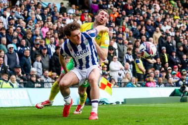 Norwich City 'den Jack Stacey, 21 Mart 2025' te Norwich Road, Norwich, İngiltere 'de oynanan Sky Bet Şampiyonası maçında West Bromwich Albion ve West Bromwich Albion maçında Batı Bromwich Albion' dan Callum Styles ile top için mücadele ediyor.