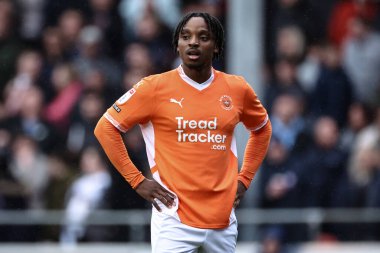 Blackpool takımından Niall Ennis, 21 Mart 2025 'te Bloomfield Road, Blackpool' da oynanan Blackpool-Bolton maçında
