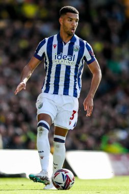 West Bromwich Albion takımından Mason Holgate, 29 Mart 2025 'te İngiltere' nin Norwich City-West Bromwich Albion maçında topla koşuyor.