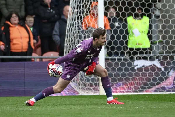 Blackpool 'dan Harry Tyrer, 21 Mart 2025' te Bloomfield Road, Blackpool 'da Blackpool Bolton Wanderers' a karşı oynanan 1.
