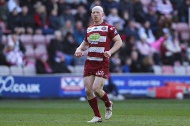 Wigan Warriors 'dan Liam Farrell, Betfred Süper Lig 6. Raundunda Wigan Warriors' a karşı Salford Red Devils 'in 30 Mart 2025' te Wigan, İngiltere 'deki Brick Community Stadyumu' nda oynadığı maçı izledi.