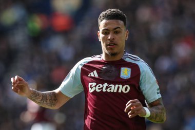 Aston Villa 'dan Morgan Rogers, 30 Mart 2025 tarihinde Birleşik Krallık' ın başkenti Preston 'da Preston North End ile Aston Villa arasında oynanan çeyrek final karşılaşmasında