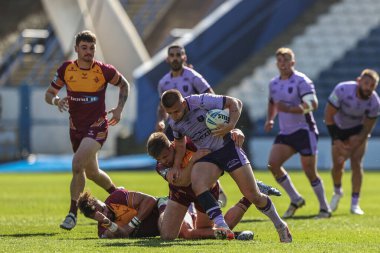 Hull KR 'dan Mikey Lewis, Huddersfield Giants' tan Harry Rushton tarafından 30 Mart 2025 'te John Smith' in Stadyumu 'nda oynanan Betfred Süper Lig 6. Raundda Huddersfield Giants' a karşı Hull KR karşılaşmasında yenildi.