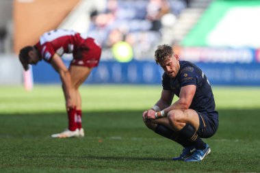 Salford Red Devils takımından Jack Ormondroyd, 30 Mart 2025 'te İngiltere' nin Wigan şehrinde oynanan Wigan Warriors - Salford Red Devils maçında tepki gösterdi.