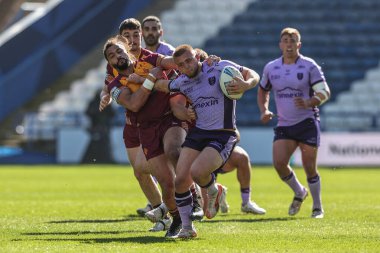 Hull KR 'dan Mikey Lewis, Huddersfield Giants' tan Harry Rushton tarafından 30 Mart 2025 'te John Smith' in Stadyumu 'nda oynanan Betfred Süper Lig 6. Raundda Huddersfield Giants' a karşı Hull KR karşılaşmasında yenildi.