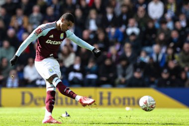 Aston Villa 'dan Marcus Rashford, 30 Mart 2025 tarihinde Birleşik Krallık' ın Deepdale kentinde oynanan, Preston North End - Aston Villa çeyrek final karşılaşmasında serbest vuruş yaptı.
