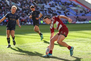 Wigan Warriors 'dan Jai sahaya çıkıyor ve skor 46-0 Betfred Süper Lig 6. Raundda Wigan Warriors - Salford Red Devils maçında Wigan, Wigan, Birleşik Krallık' taki Brick Community Stadyumu 'nda 30 Mart 2025 tarihinde oynanacak.