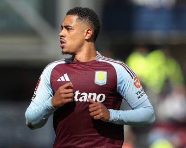 Aston Villa 'dan Jacob Ramsey, 30 Mart 2025 tarihinde Birleşik Krallık' ın Deepdale kentinde Preston North End - Aston Villa maçında oynanan Emirlikler Kupası çeyrek finalinde