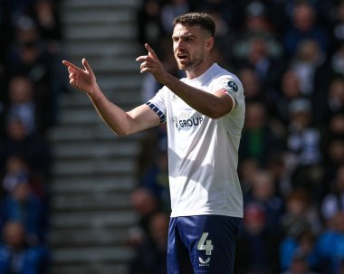 Preston North End 'den Ben Whiteman, 30 Mart 2025' te Preston North End - Aston Villa maçında takımına talimat verdi.