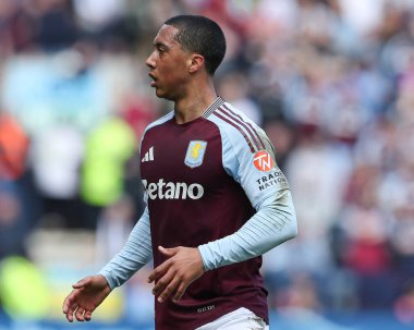 Aston Villa takımından Youri TiEleans 30 Mart 2025 tarihinde Birleşik Krallık 'ın Deepdale kentinde Preston North End - Aston Villa turnuvasında oynanan çeyrek final karşılaşmasında